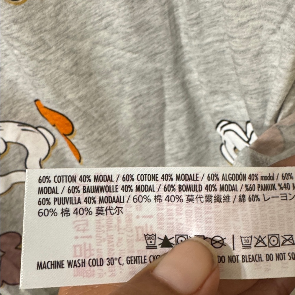 Grey Disney Short Sleeve Crew Neck I Love Mickey Mouse Heart Hands Shirt XL NWT - Picture 7 of 7
